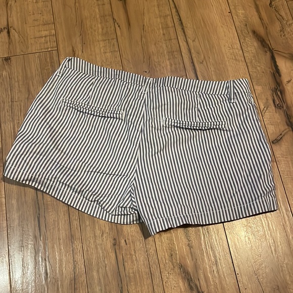 ⭐️Old Navy Size 8 Pinstripe shorts⭐️ - Picture 3 of 3